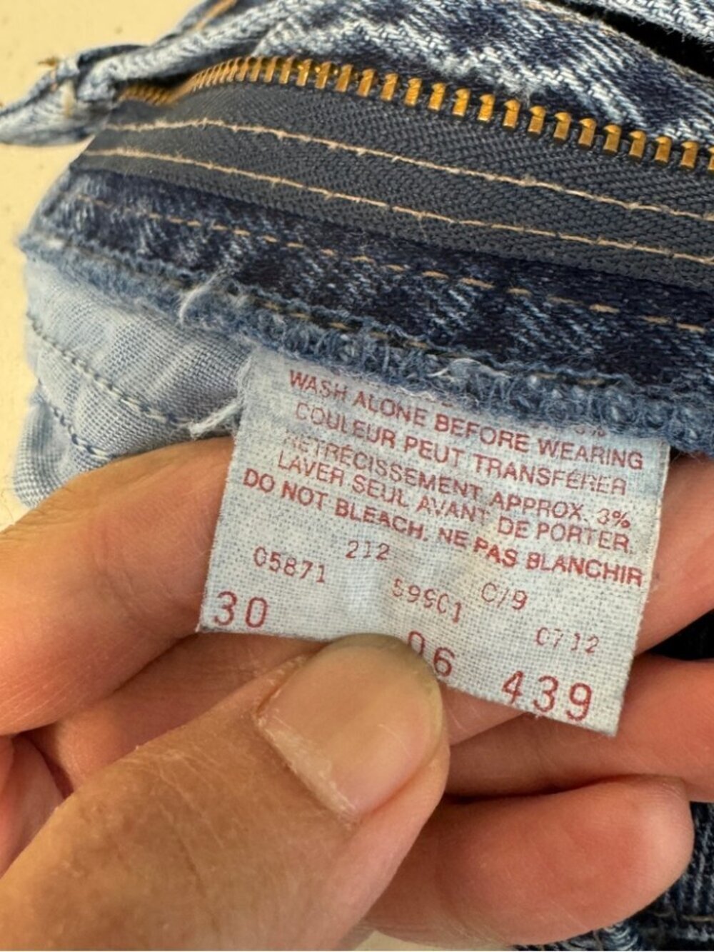Levis Vintage 90s Distressed Blue Jeans 30 High Rise Mom Fit  Grunge Retro Chic - Picture 13 of 16